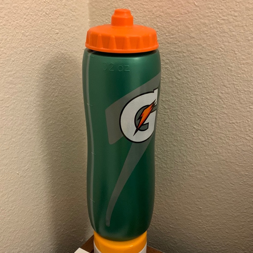 NEW Gatorade Squeeze Bottle (32 oz)